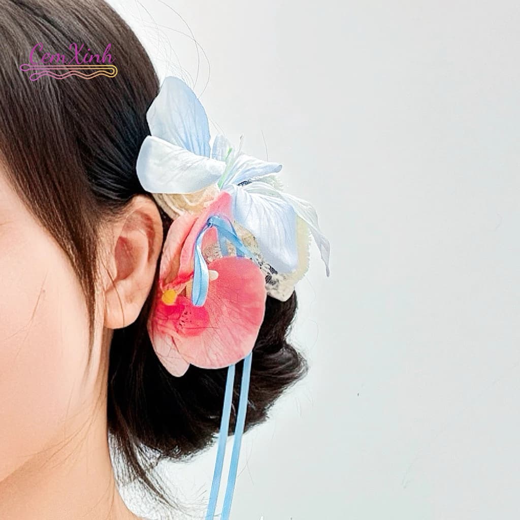 Kẹp hoa ly phối ren và hoa lan hồ điệp tiểu thư