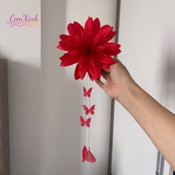 Kẹp hoa đỏ tua rua chụp tết với áo dài, sườn xám 3