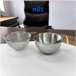 Ca Đong Rót Kèm Giỏ Lọc CHOCKMEN 15cm Inox 18/10 Dung tích 0.8L – Ca Lọc Cua, Lọc Dầu Đong Nguyên Liệu - C1016 6