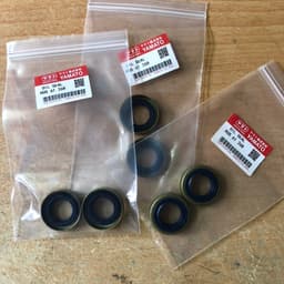 Phớt chặn dầu máy cưa xích HUSQVARNA 61 66 266 268 272  Kích thước : 26 x 15 x 6mm 3