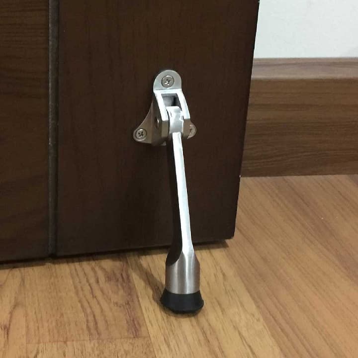 Cửa chặn cửa bằng kim loại với chân đế cao su