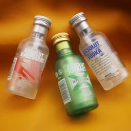 HCM Bật Lửa Xài Gas Hình Chai Rượu Vodka Các Loại Trang Trí Độc Lạ 7