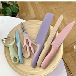 Bộ dao kéo đa năng màu pastel với 6 món gồm dao gọt, dao cắt, kéo, dao bào và dao thái. 1