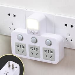 Ổ cắm đa năng với đèn LED tích hợp, ba ổ cắm, ba công tắc, thiết kế trắng hiện đại, phù hợp cho gia đình và văn phòng. 1