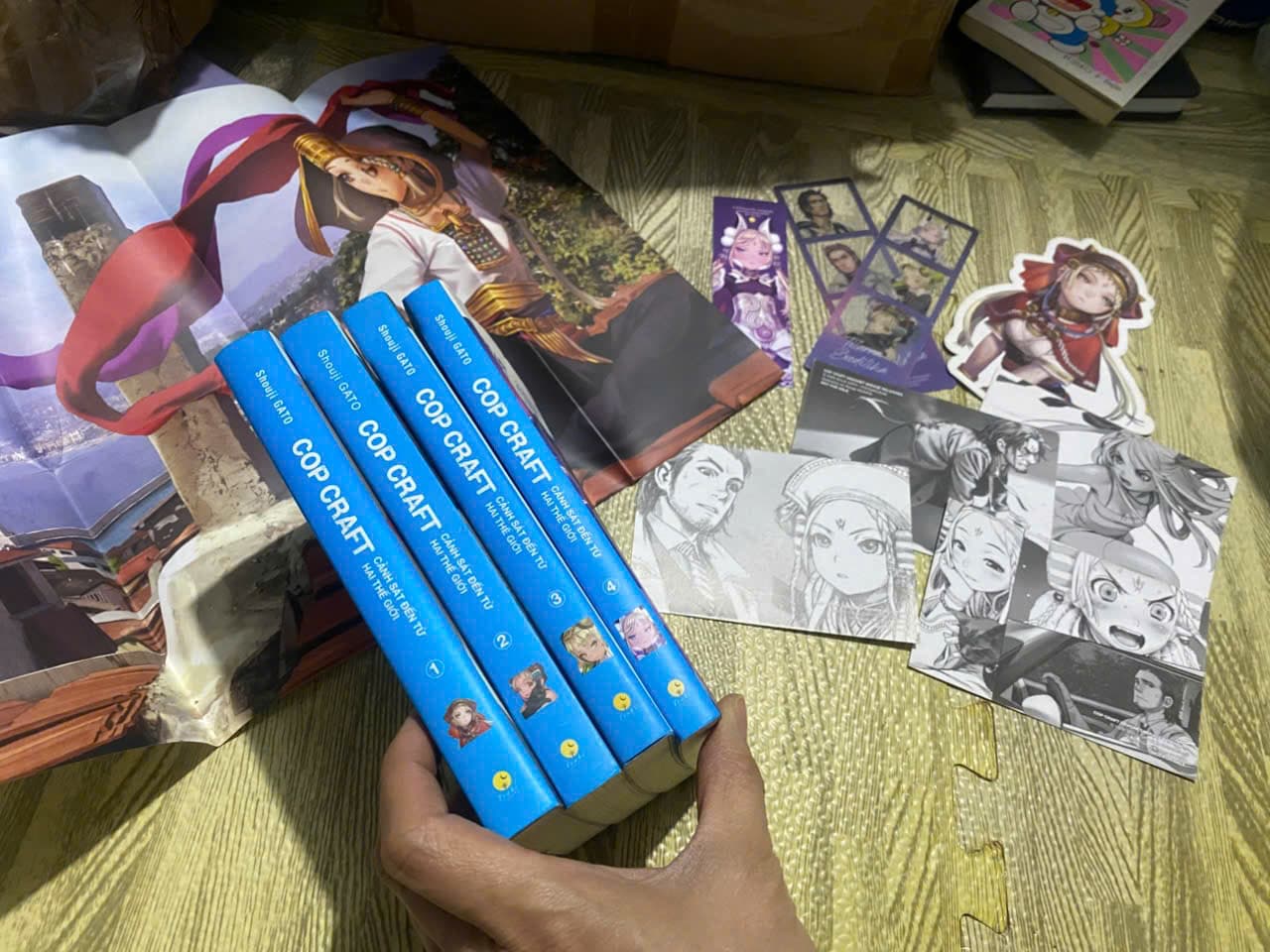 Bộ vở no.ve.l Cop craft Cảnh Sát Đến Từ Hai Thế Giới phụ kiện