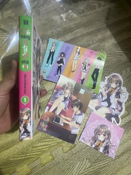 Vở novel Cô Nàng Otaku Nhà Tôi tập 1 kèm phụ kiện 2