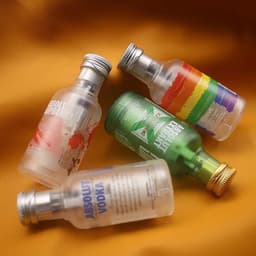 HCM Bật Lửa Xài Gas Hình Chai Rượu Vodka Các Loại Trang Trí Độc Lạ 8