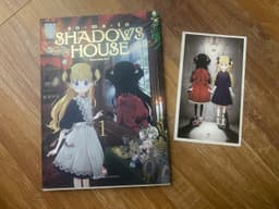 (+poster) vở Shadows House Shadowshouse 1 kèm phụ kiện+ poster 1